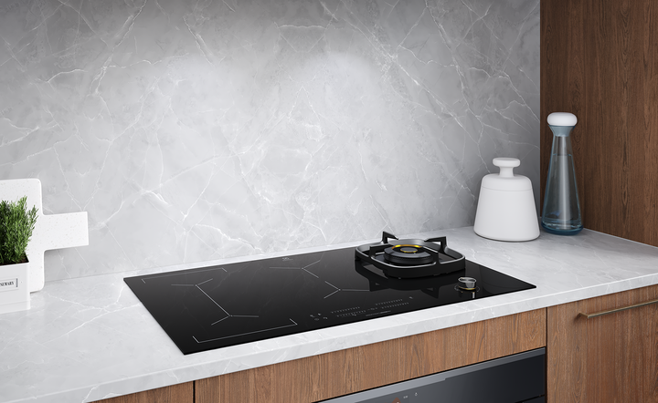 ELECTROLUX EHH957BE INDUCTION COOKTOP WITH GAS HOB